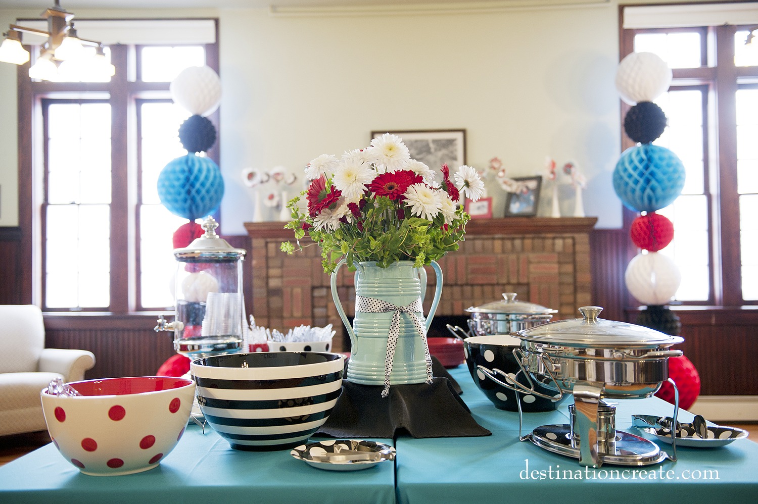 Retro wedding buffet in red, turquoise and black
